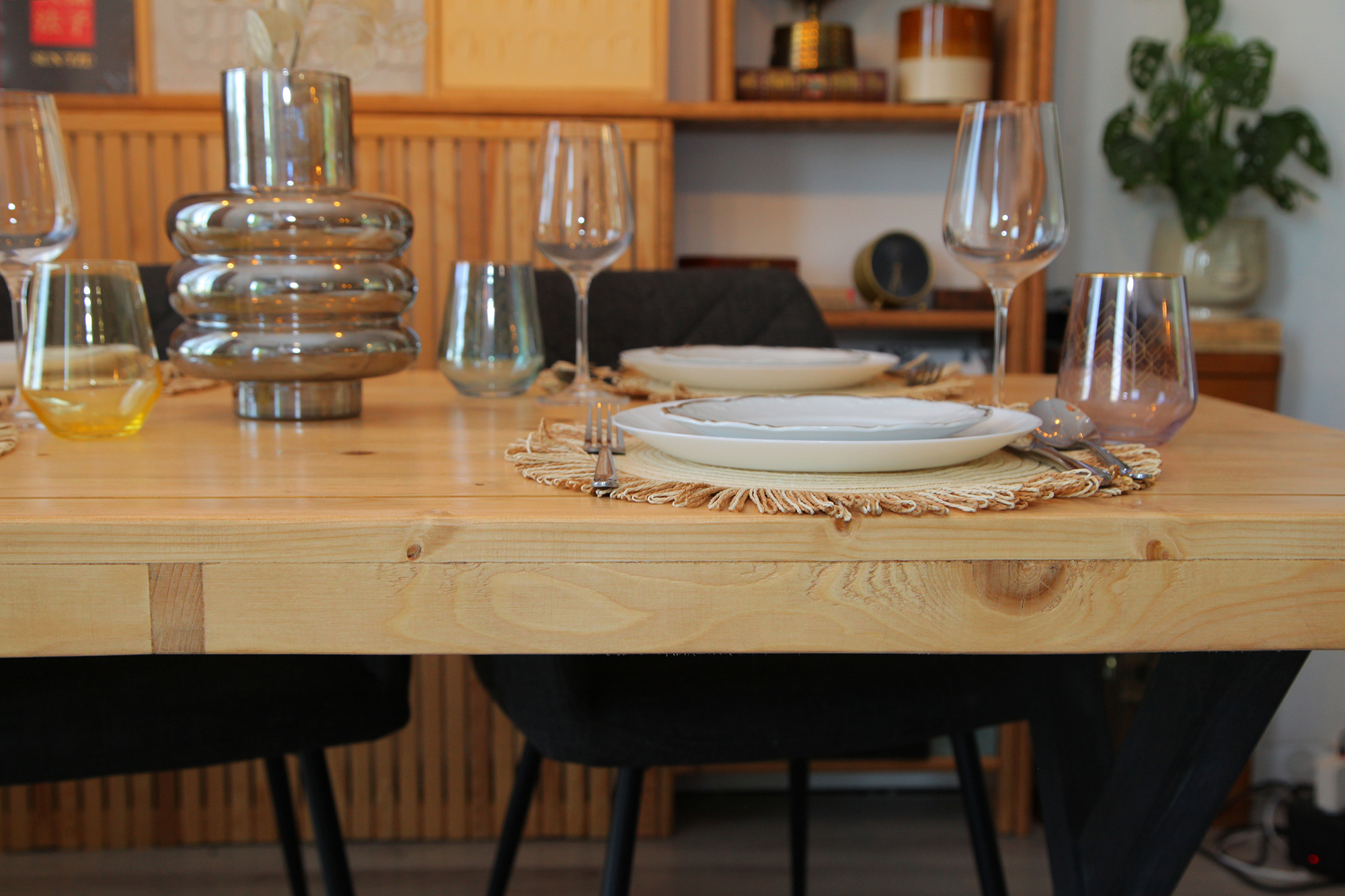 Cleoda Goldlines dining table 9 res