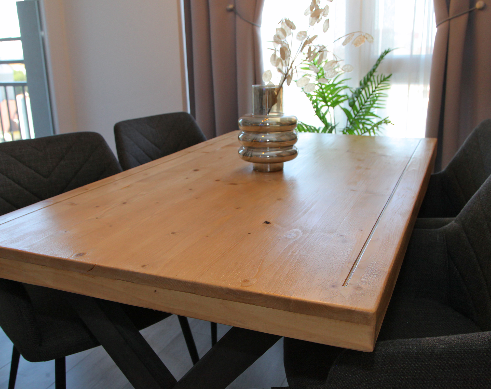 Cleoda lines dining table 4 res