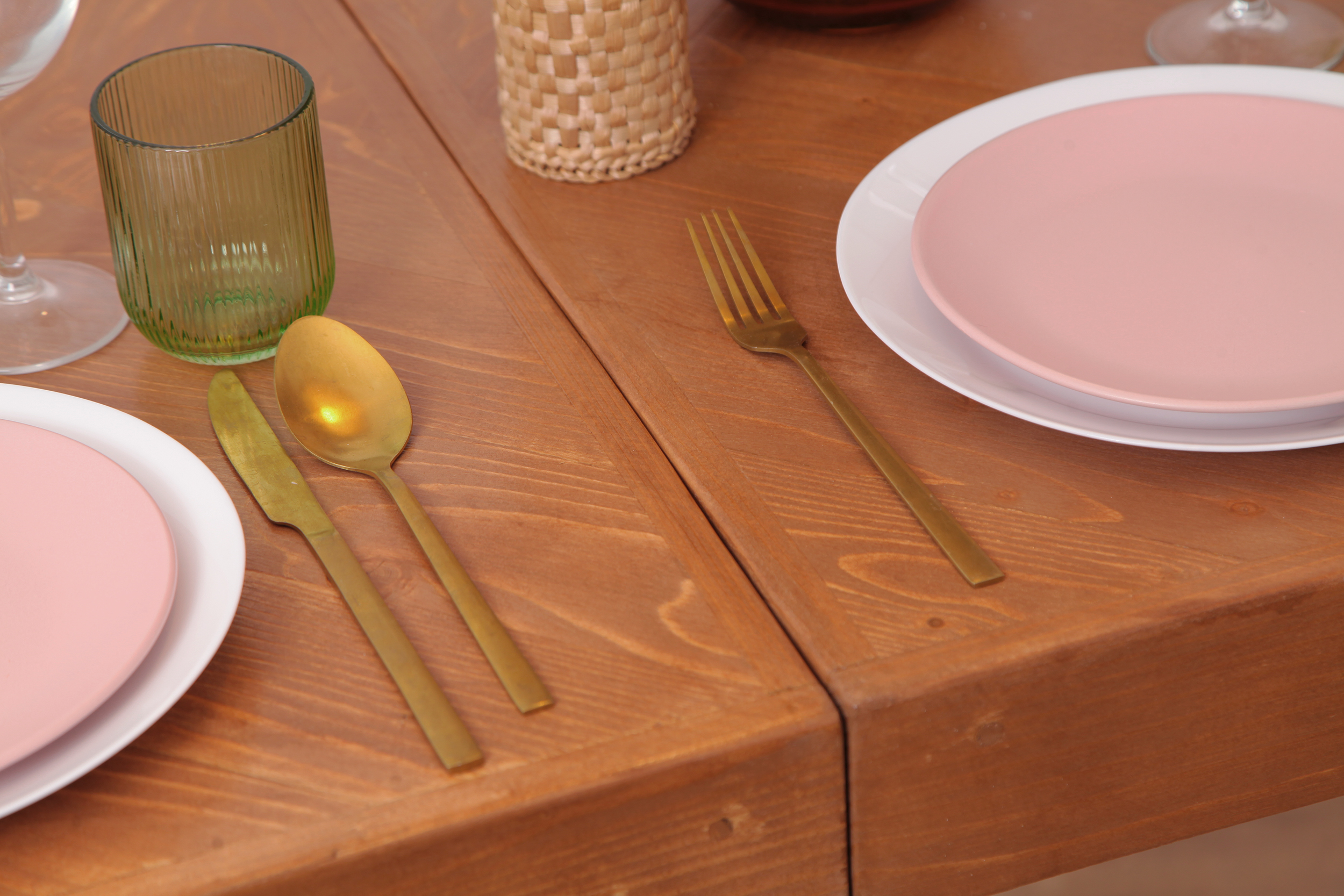 Wallnut Extendable Chunky Dining Table 4Res
